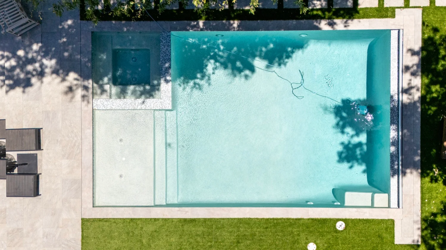Raised spa spilling over into the Diablo View pool