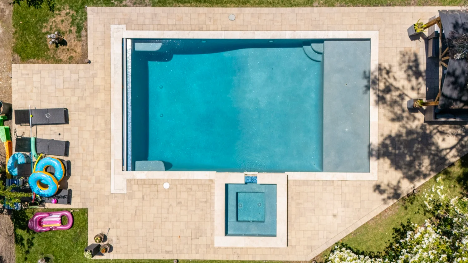 Custom pool with water feature in Orinda, CA