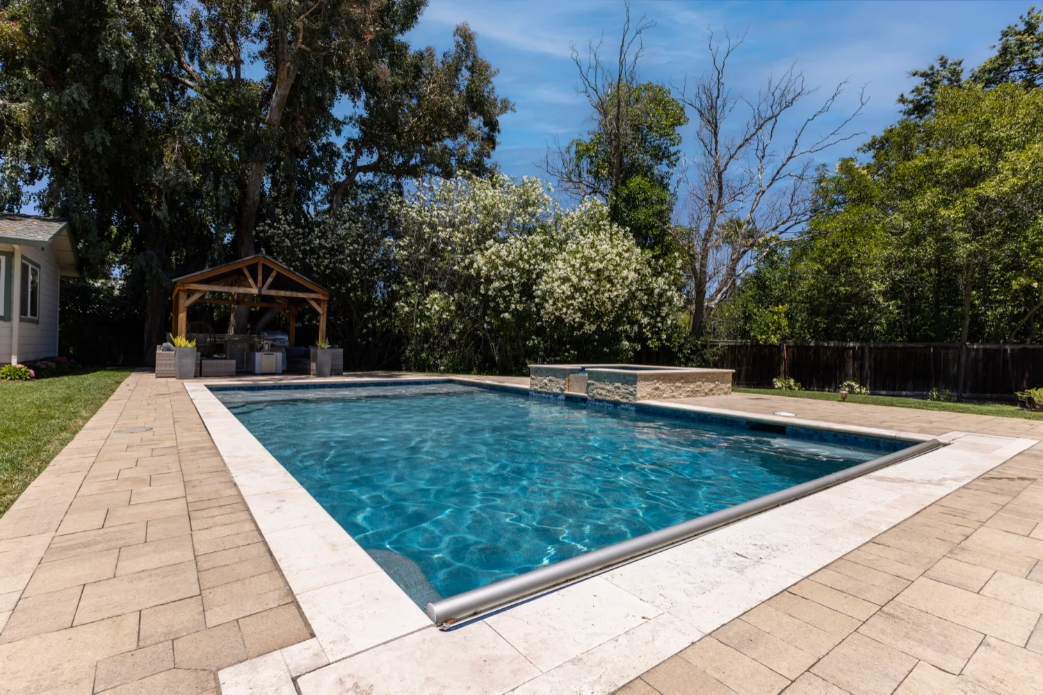 Licensed pool contractors building a custom pool in Concord, CA